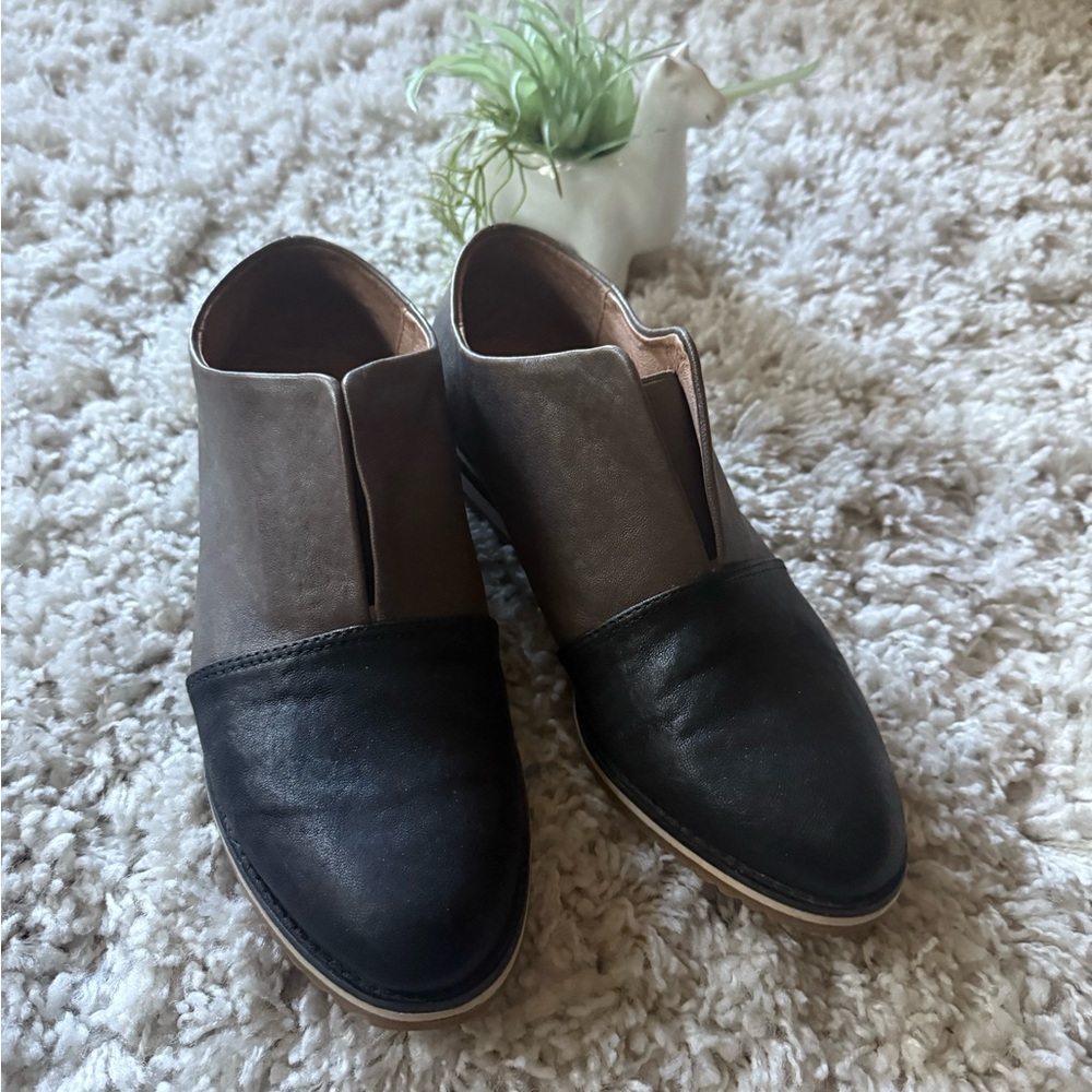 All Black and Tan womens business casual sophisticated Leather Shoes